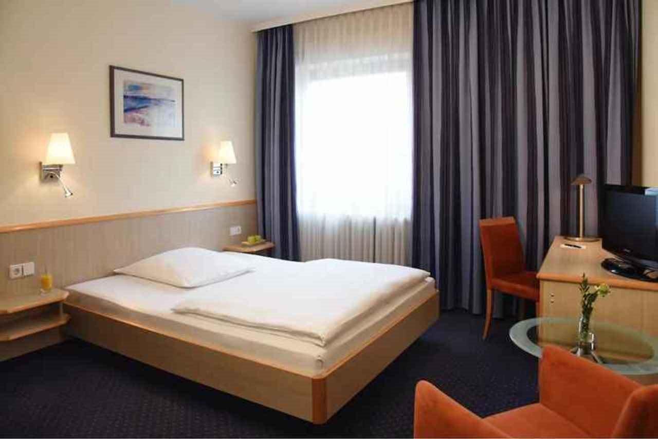 Intercityhotel Stuttgart Exteriör bild
