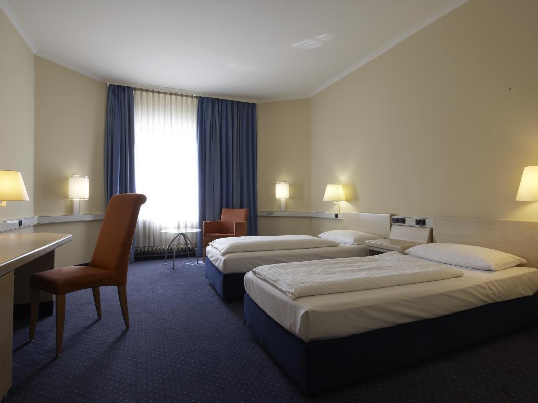 Intercityhotel Stuttgart Rum bild