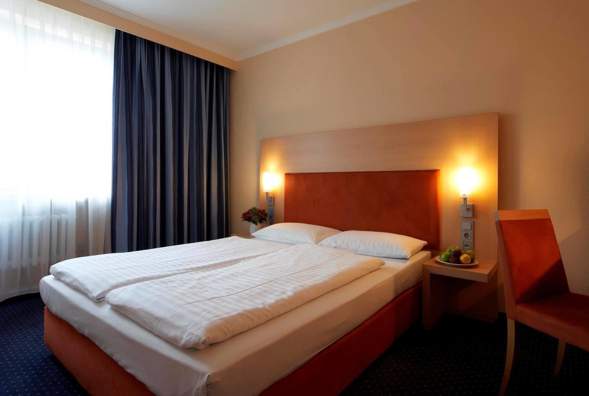 Intercityhotel Stuttgart Exteriör bild