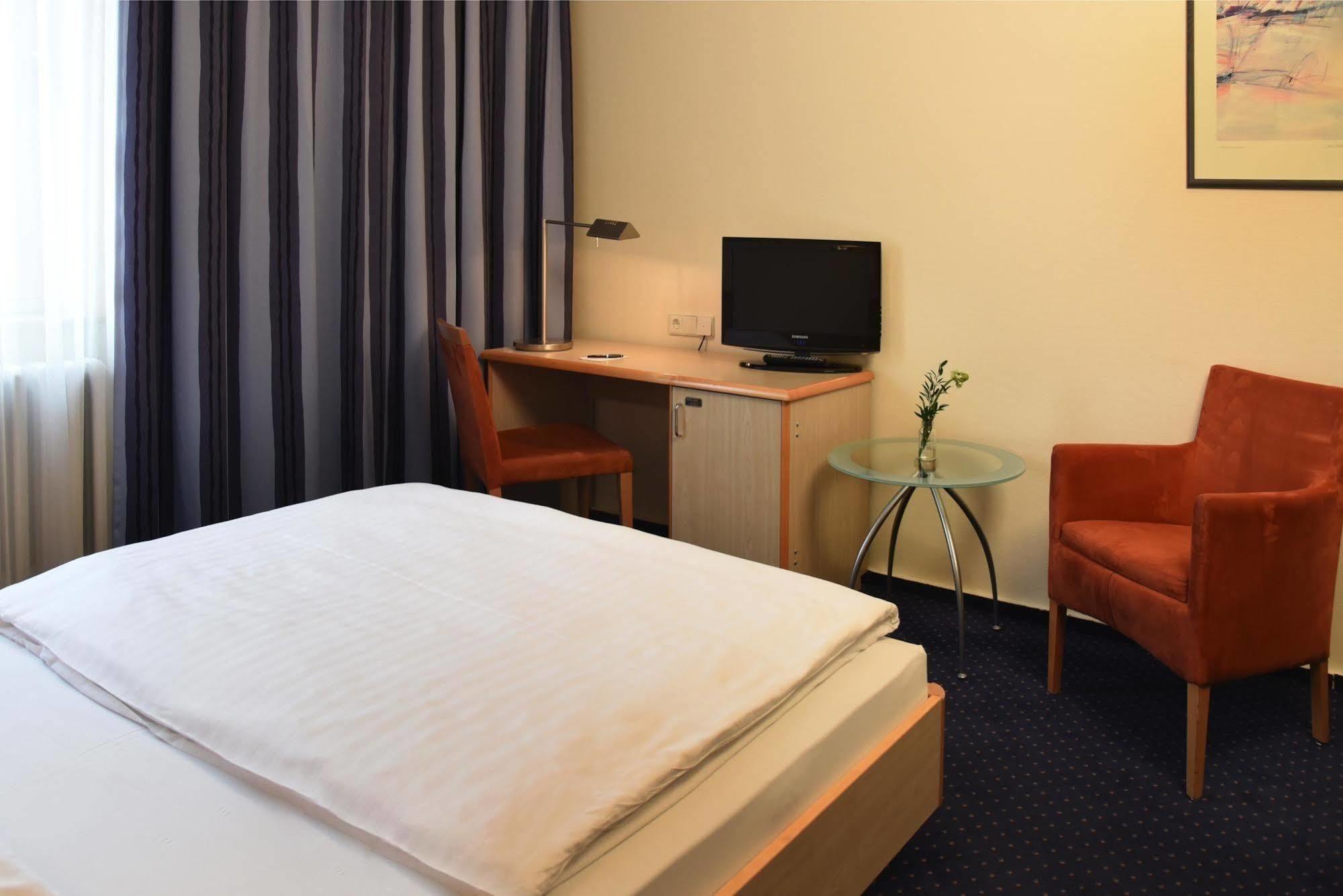 Intercityhotel Stuttgart Exteriör bild